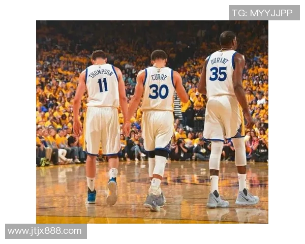 2017年NBA总决赛勇士与骑士第三场精彩对决回顾与分析