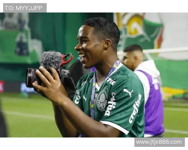 恩德里克的崛起之路：从青涩少年到足球新星的精彩旅程